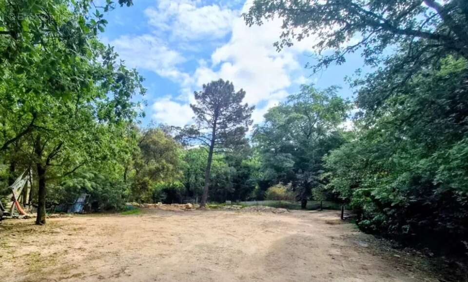 Terrain 1300 m² à Vidauban  - photo 2