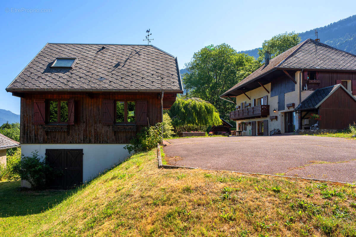 Le Noyer - Ferme rénovée de caractère - potentiel de 336m2 habitable - 2.630m2 de terrain plat - photo 19