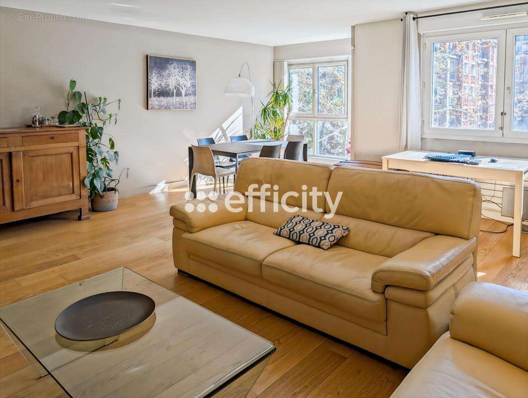 Appartement à PARIS-14E