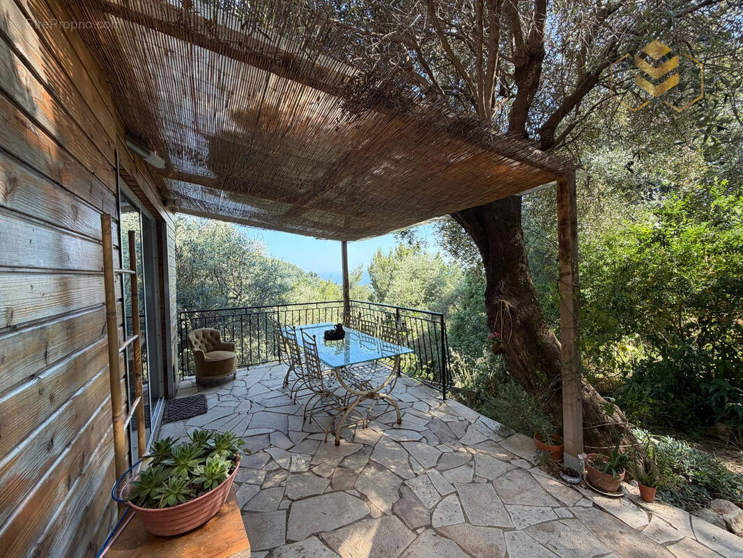 Appartement à CASTELLAR