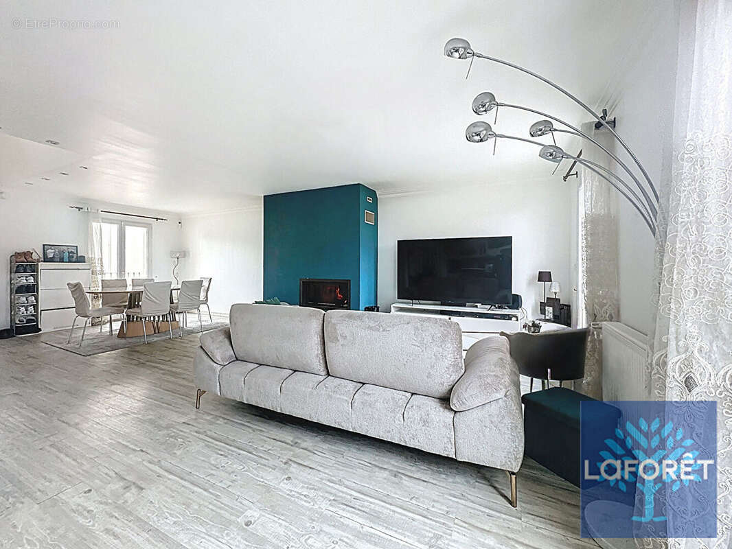 Maison à VIGNEUX-SUR-SEINE