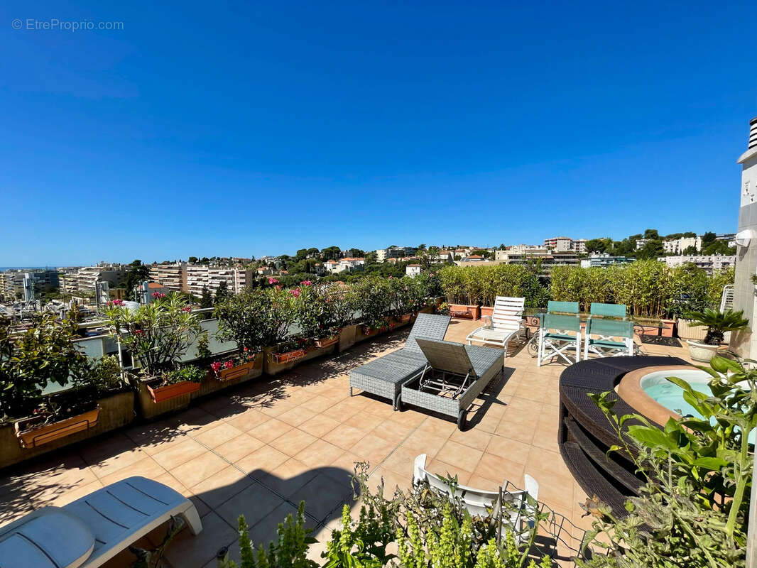 Appartement à LE CANNET