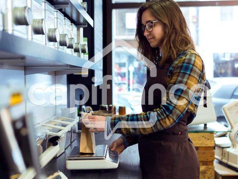 Commerce à CANET-EN-ROUSSILLON
