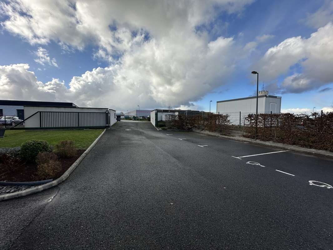 Commerce à NOGENT-LE-PHAYE