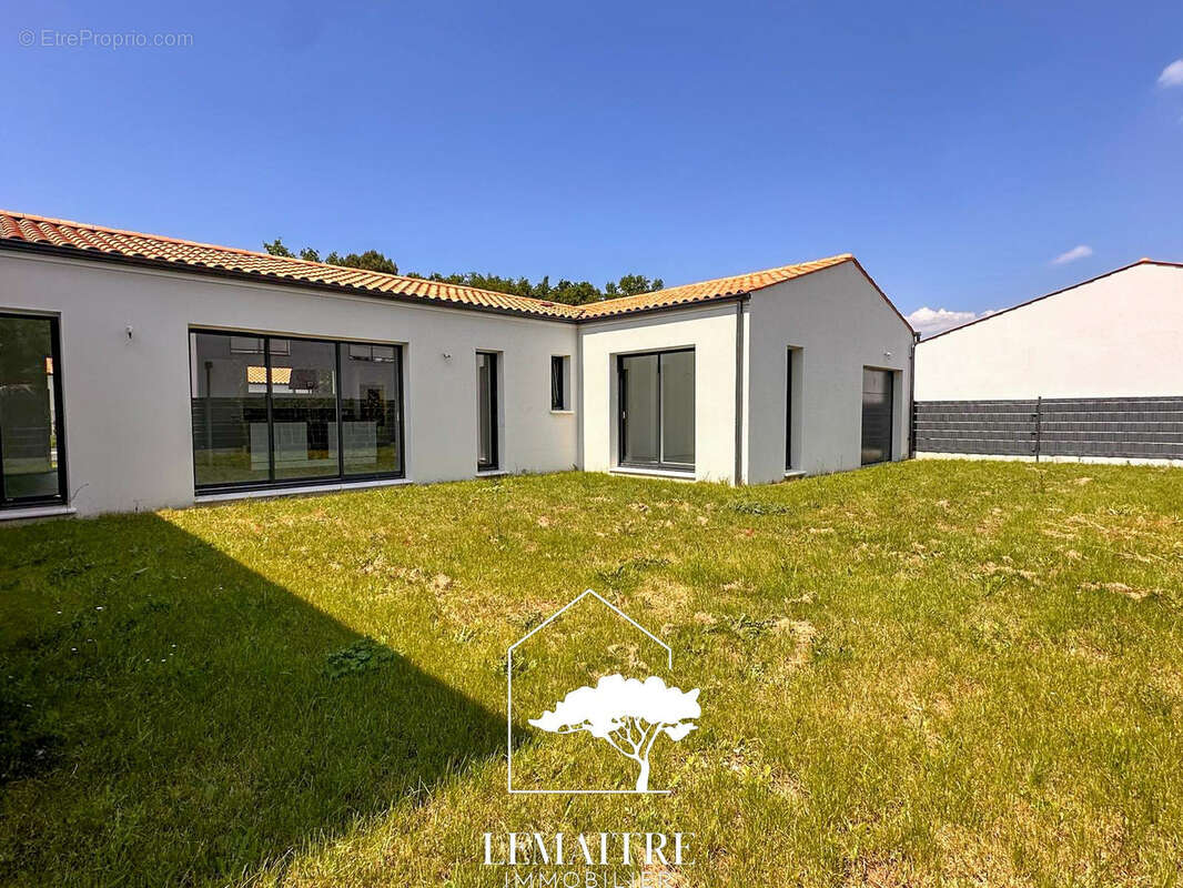 Maison à LES MATHES