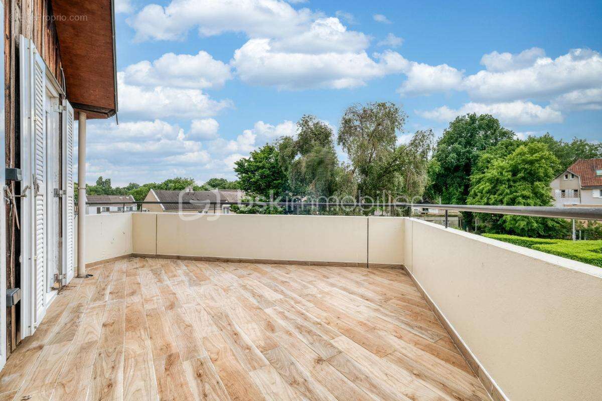 Appartement à EMERAINVILLE