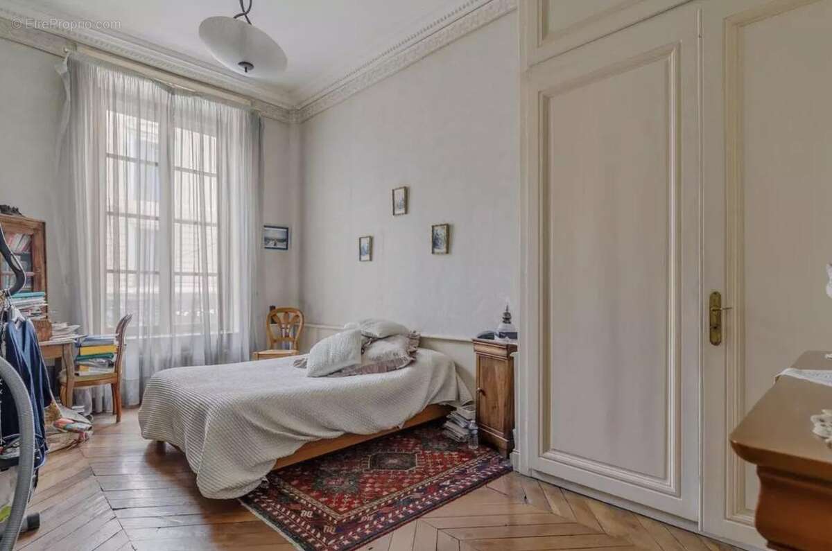 Appartement à PARIS-9E