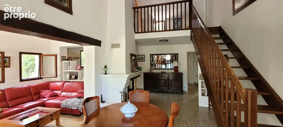 Maison avec piscine sur un terrain arboré de 1589m², secteur  Montélimar - photo 6