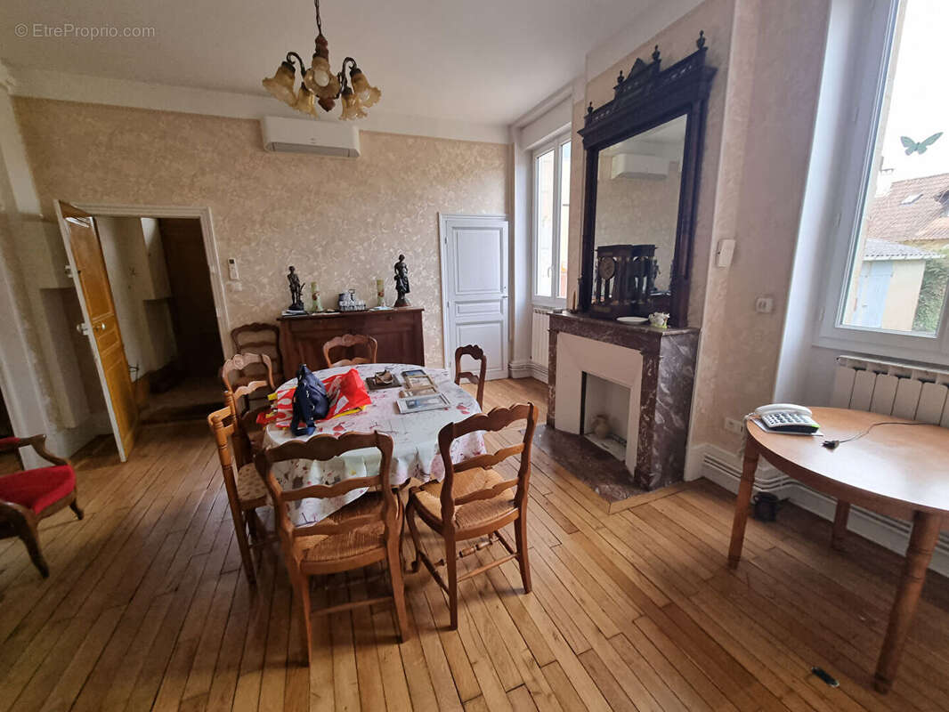 Appartement à YZEURE