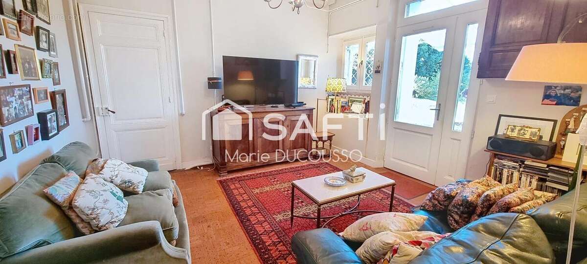 Maison 286 m² à Pujols  - photo 8