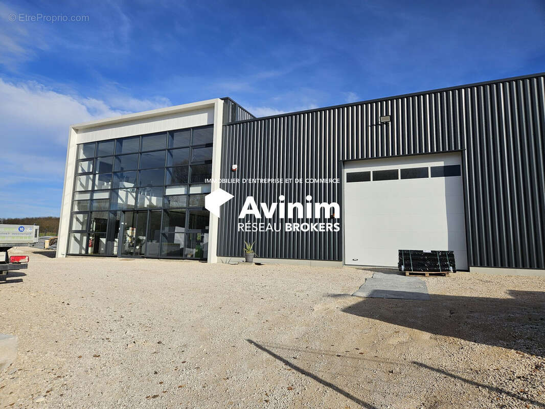 Commerce à ROCHEFORT-SUR-NENON