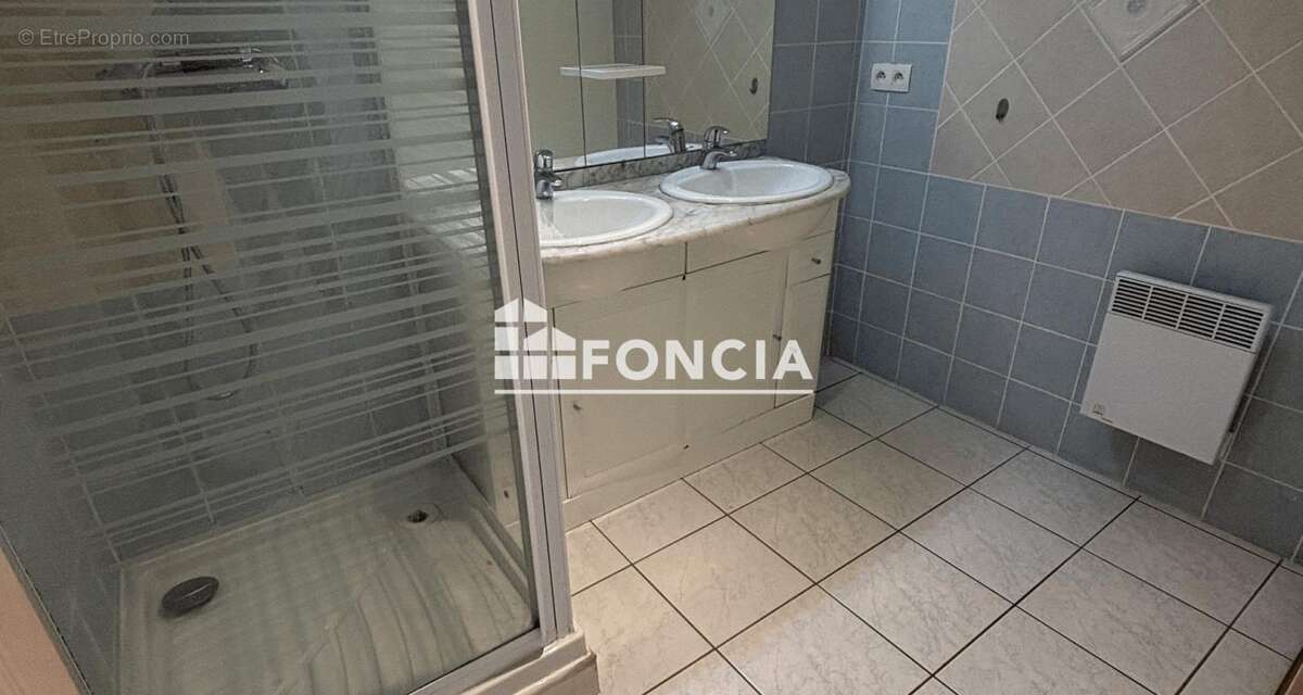 Appartement à SOLLIES-VILLE