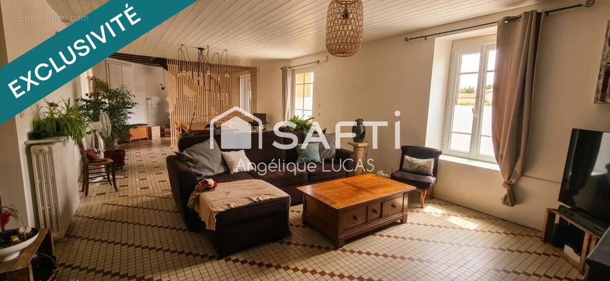 Photo 1 - Maison à LA CHAIZE-LE-VICOMTE