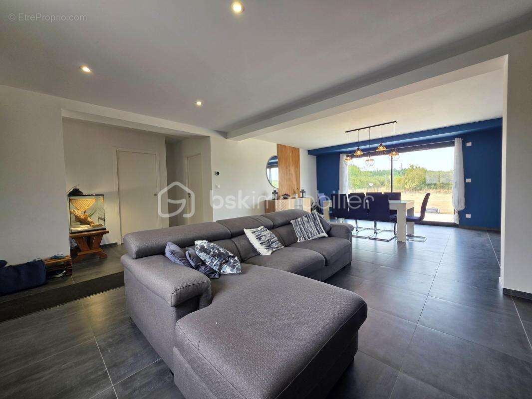 Maison contemporaine de 2023 avec 1 861 m² de terrain - photo 2