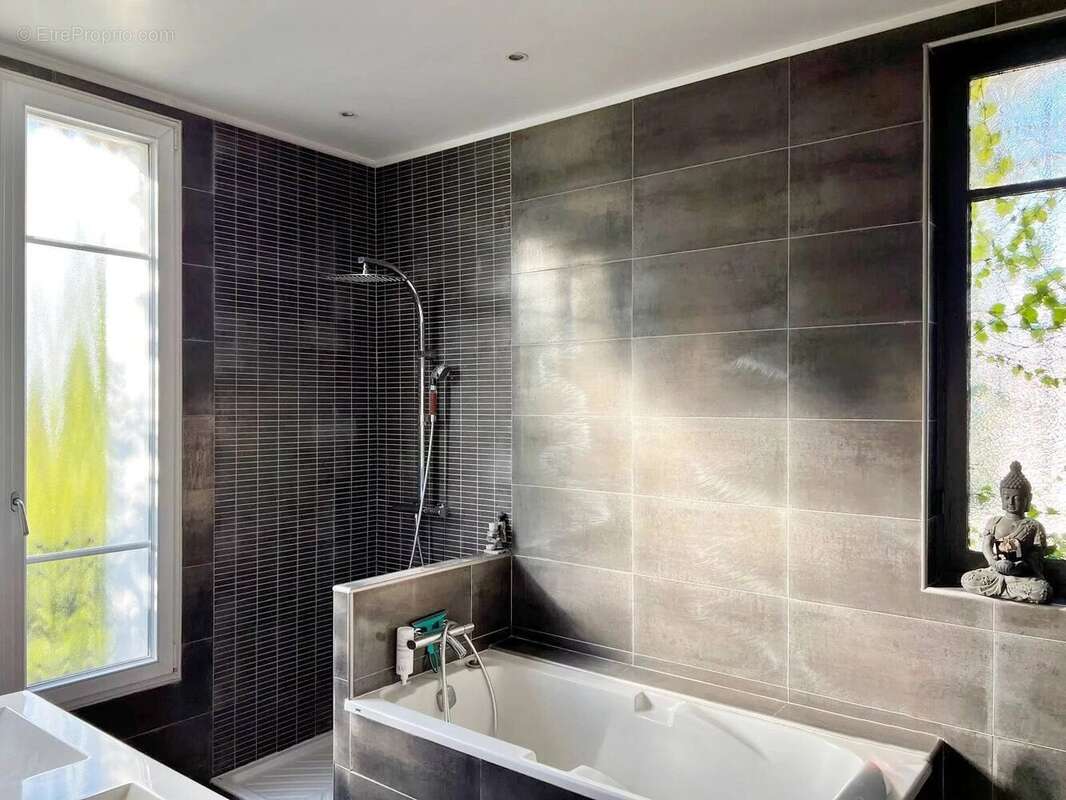 Maison à CHENNEVIERES-SUR-MARNE