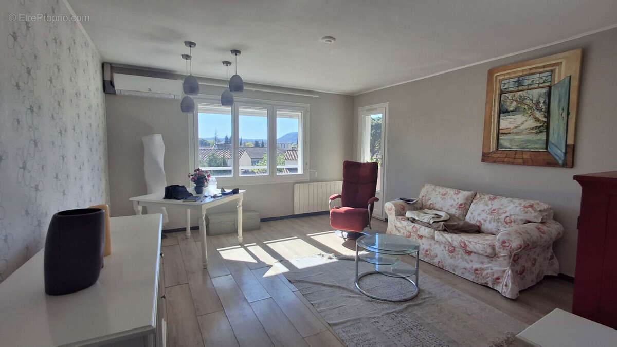 Appartement à SAINT-PAUL-TROIS-CHATEAUX