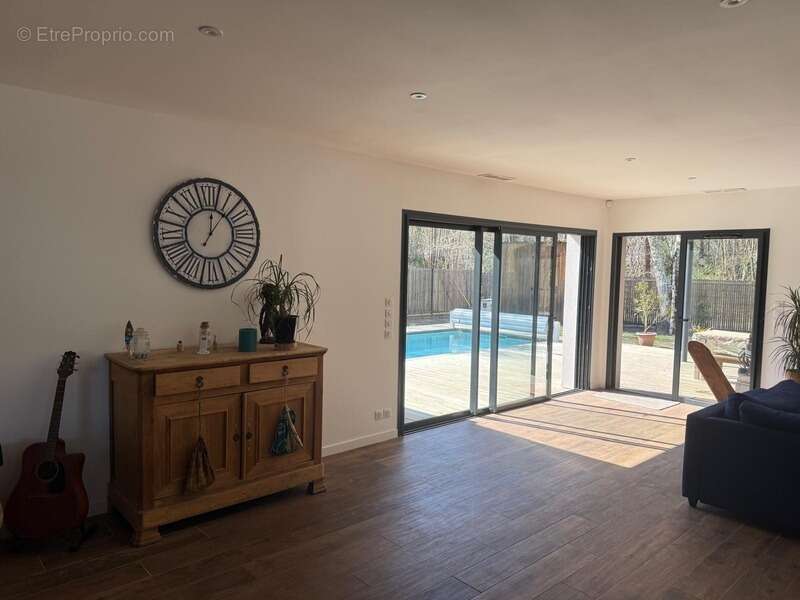 Maison à SAINT-JEAN-D'ILLAC