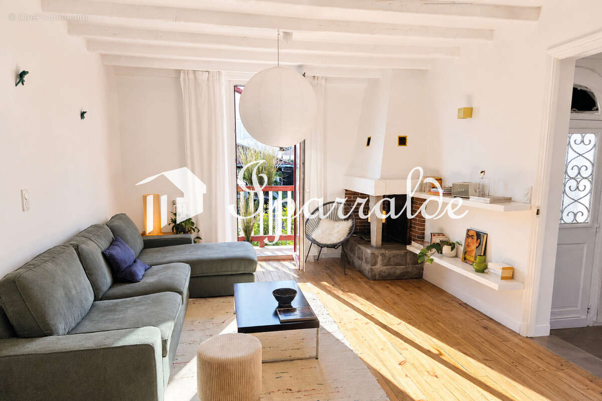 Appartement T3 bis meublé avec balcons   Centre-ville d'Hendaye   74 m2 - photo 10