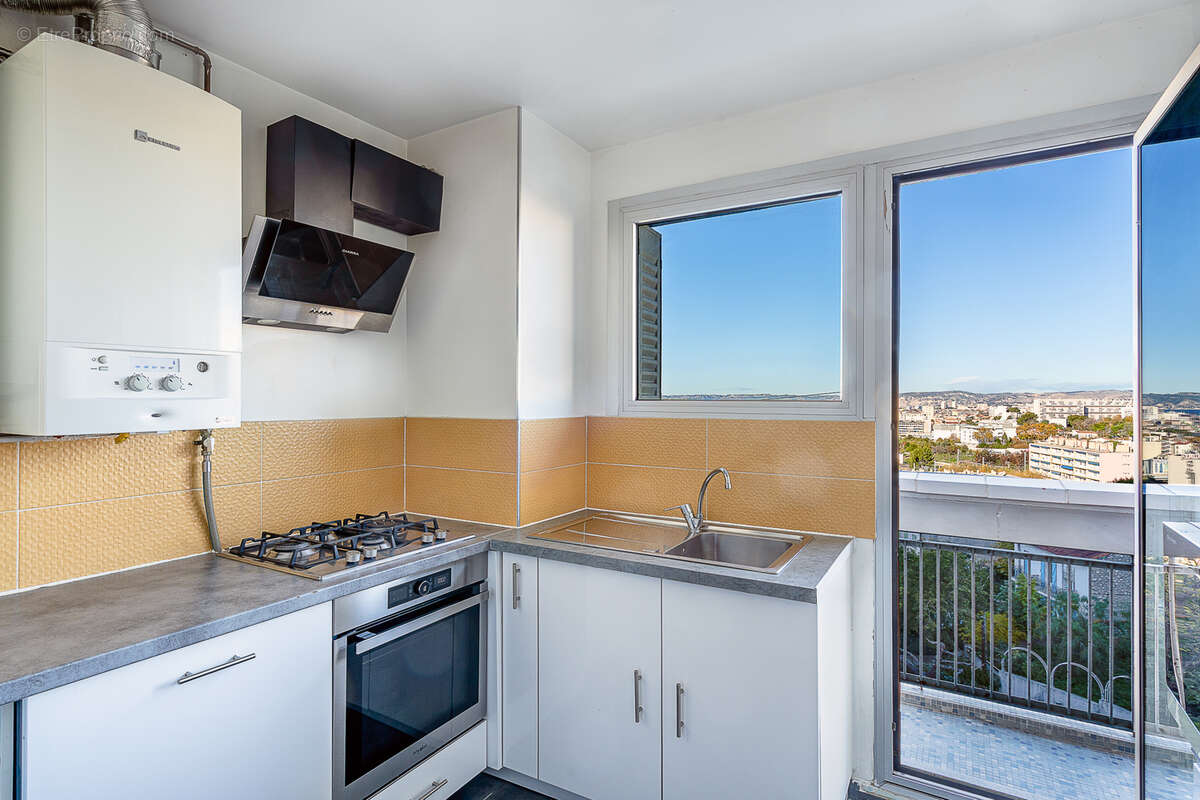 Appartement à MARSEILLE-4E