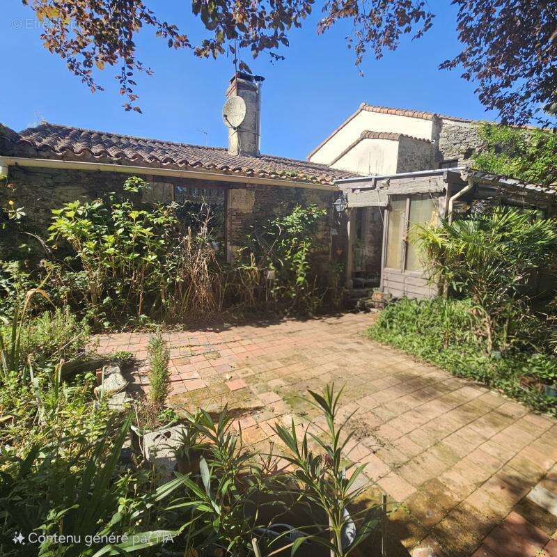 Maison à MAREUIL-SUR-LAY-DISSAIS