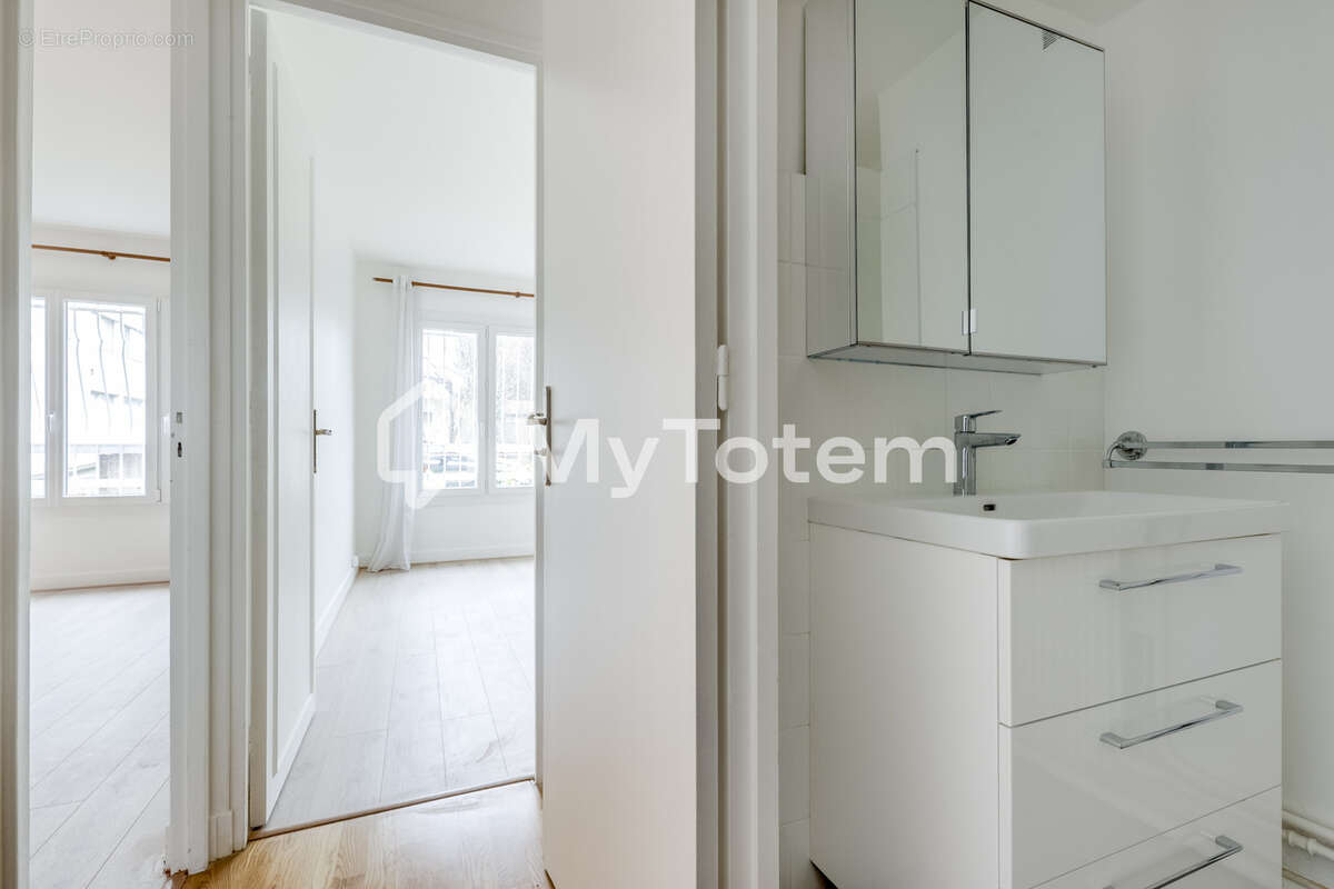 Appartement à LES LILAS