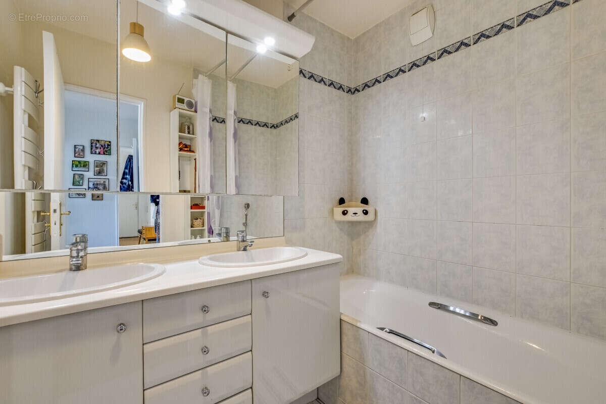 Appartement à PARIS-17E