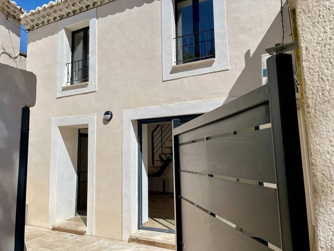 Maison à CHATEAURENARD