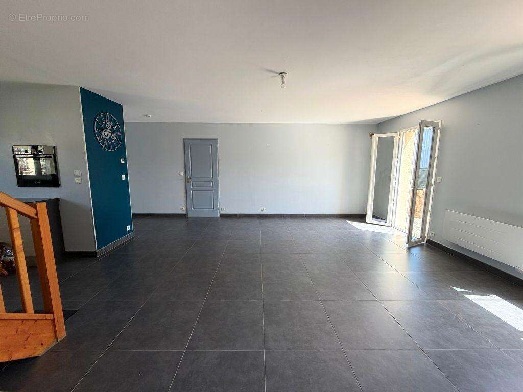   - Maison à DIEUPENTALE