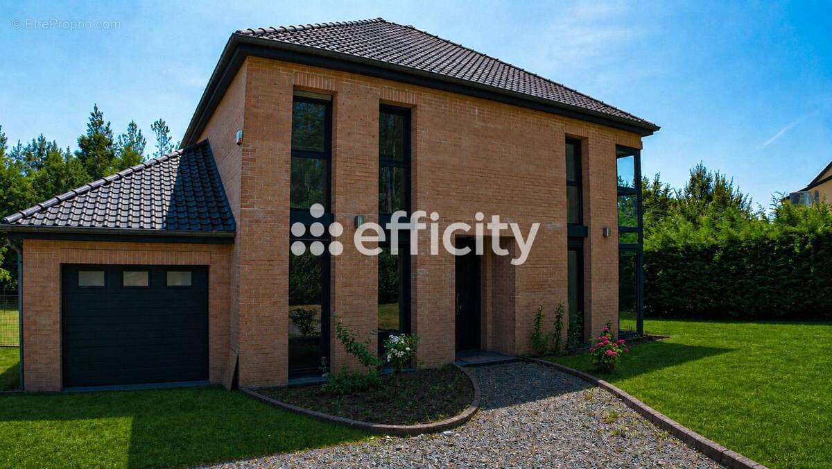 Maison à GOGNIES-CHAUSSEE