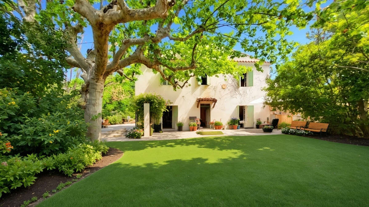 Maison à LE CASTELLET