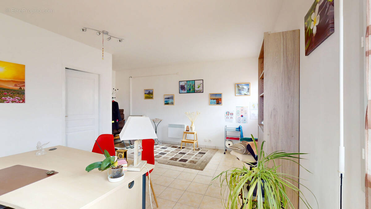 Commerce à SAINT-LYS