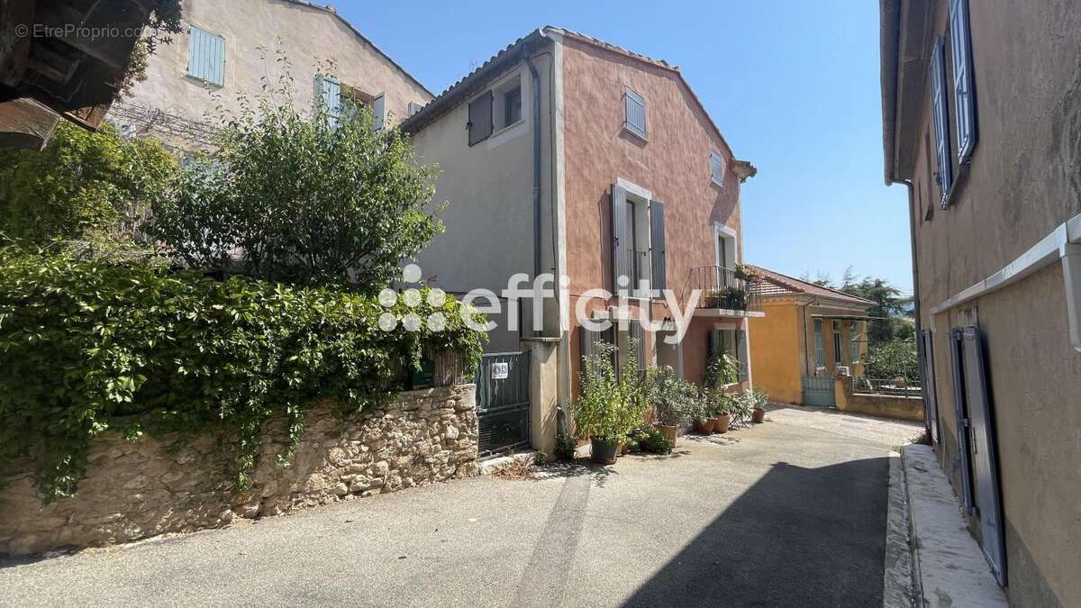 Maison 110 m² à Rustrel  - photo 6