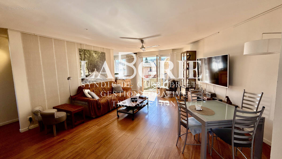 Appartement à VILLENEUVE-LES-AVIGNON