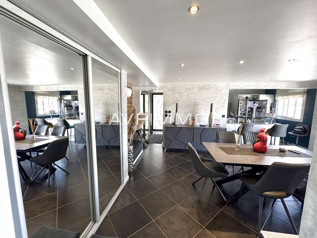 Appartement à SAINT-CYR-SUR-MER