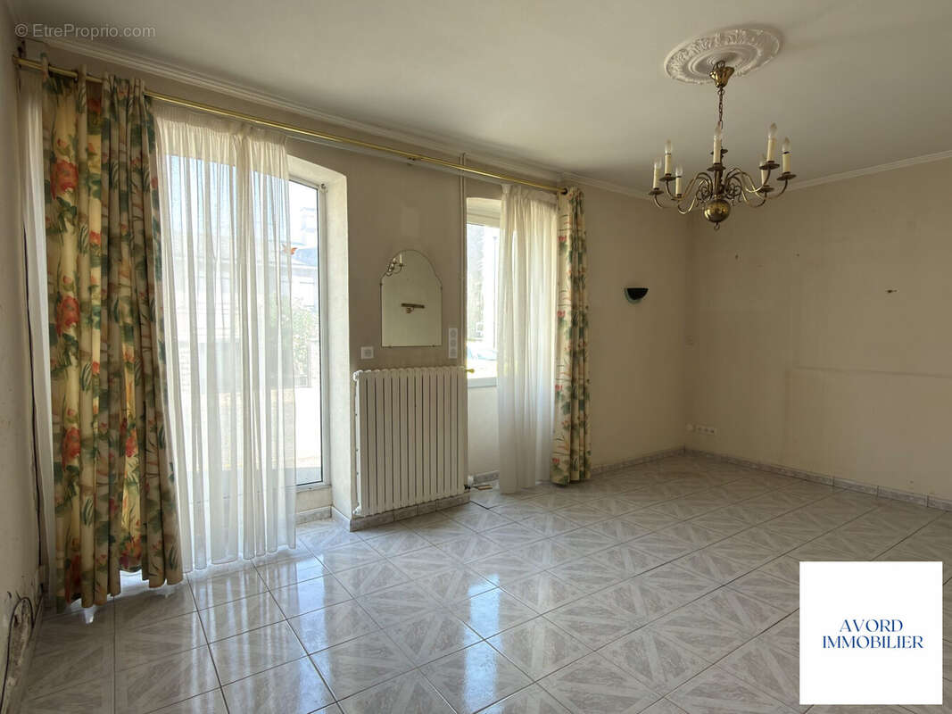 Maison 109 m² à Avord  - photo 2