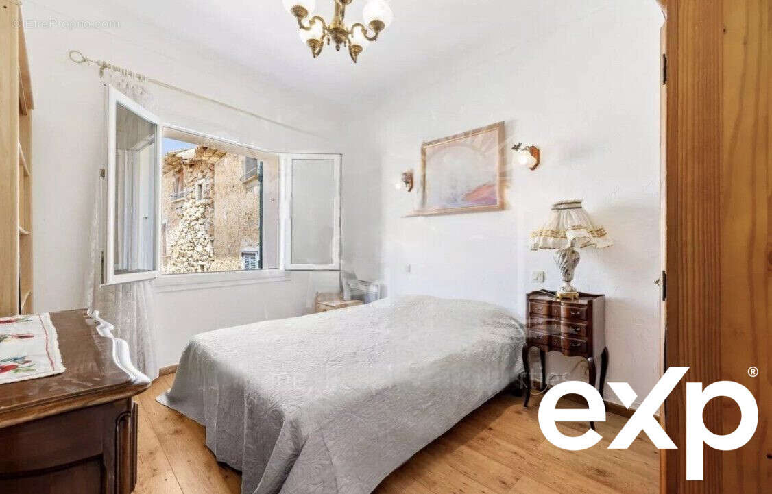 Appartement à CHATEAUNEUF-GRASSE