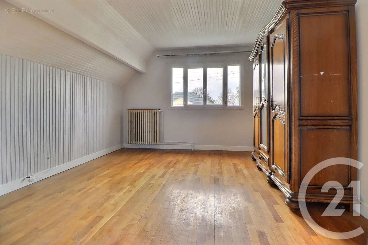 Maison 171 m² à Aulnay-Sous-Bois  - photo 9