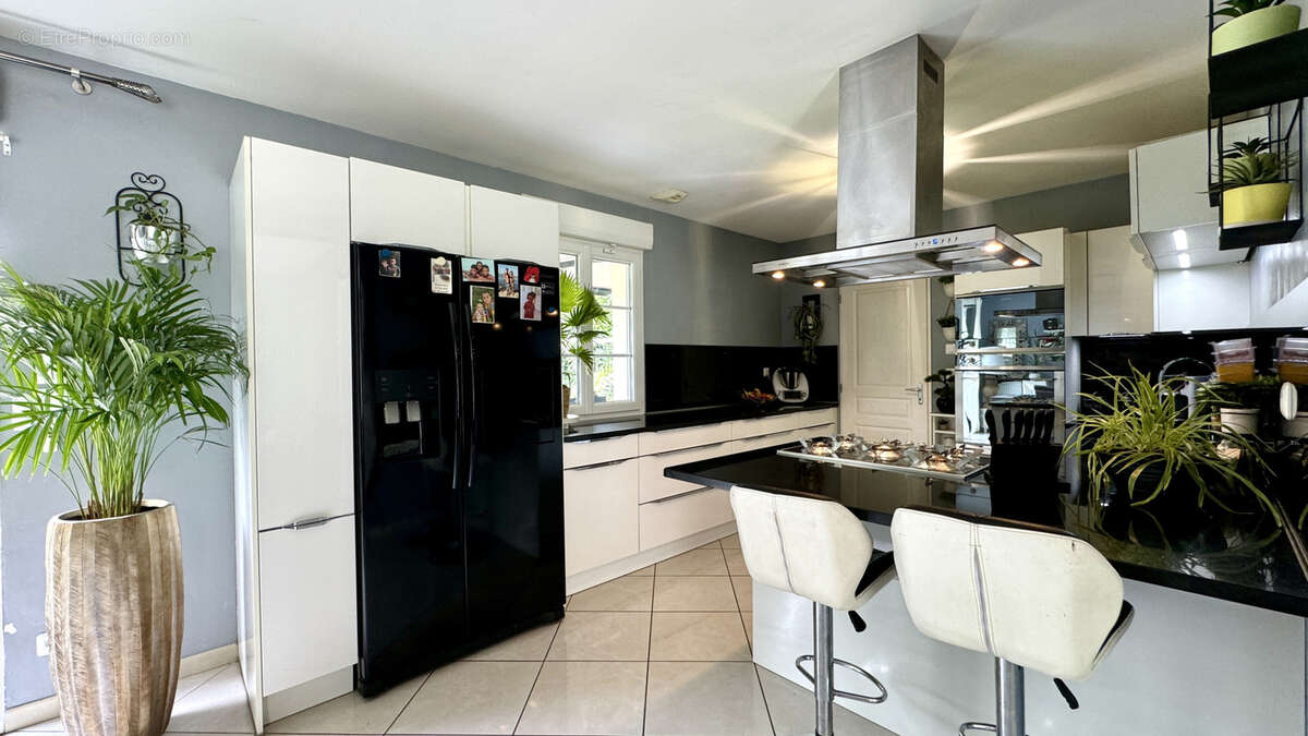 Maison à CHAUCONIN-NEUFMONTIERS