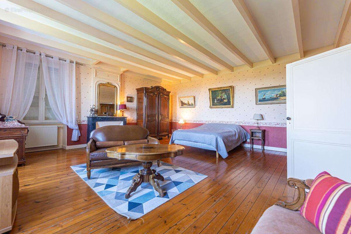 Maison à JARNAC-CHAMPAGNE