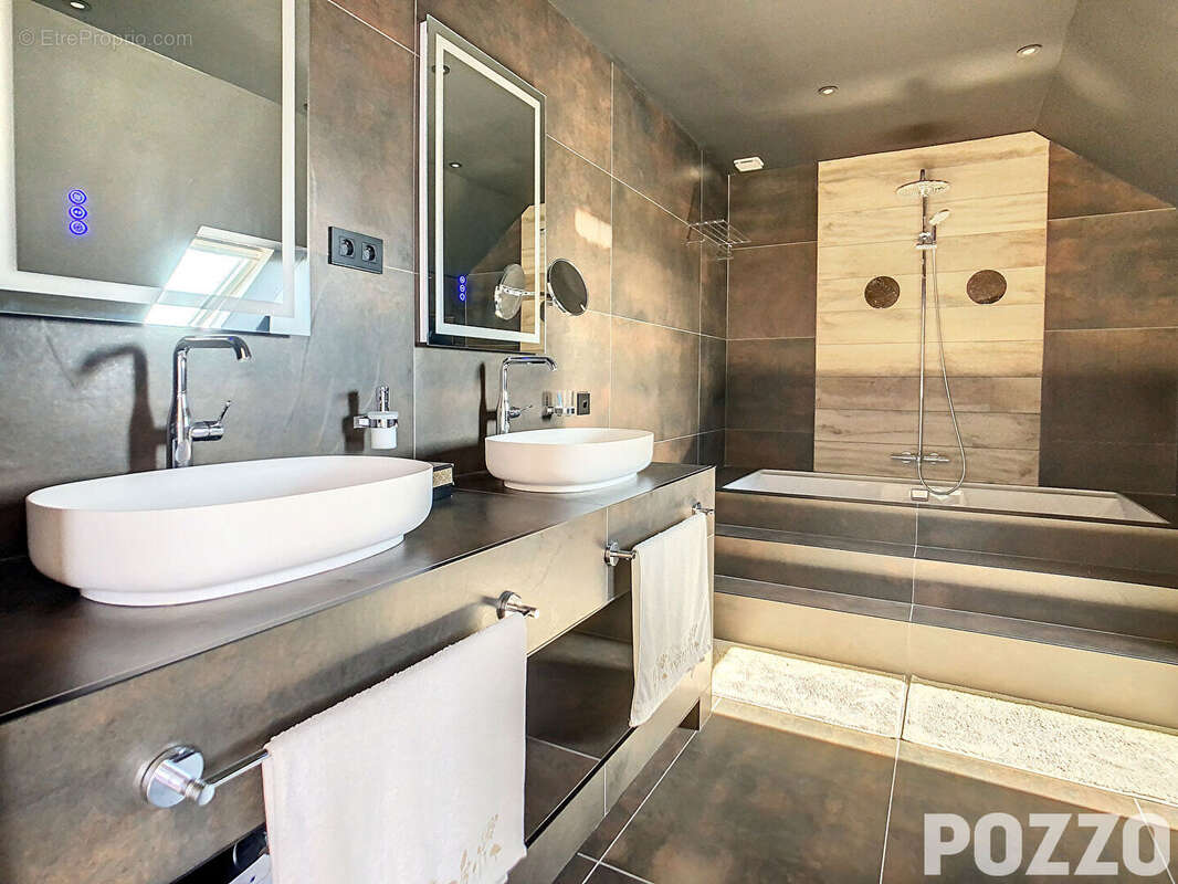 Maison récente de 276 m² à Coudeville Sur Mer (50290) - photo 7