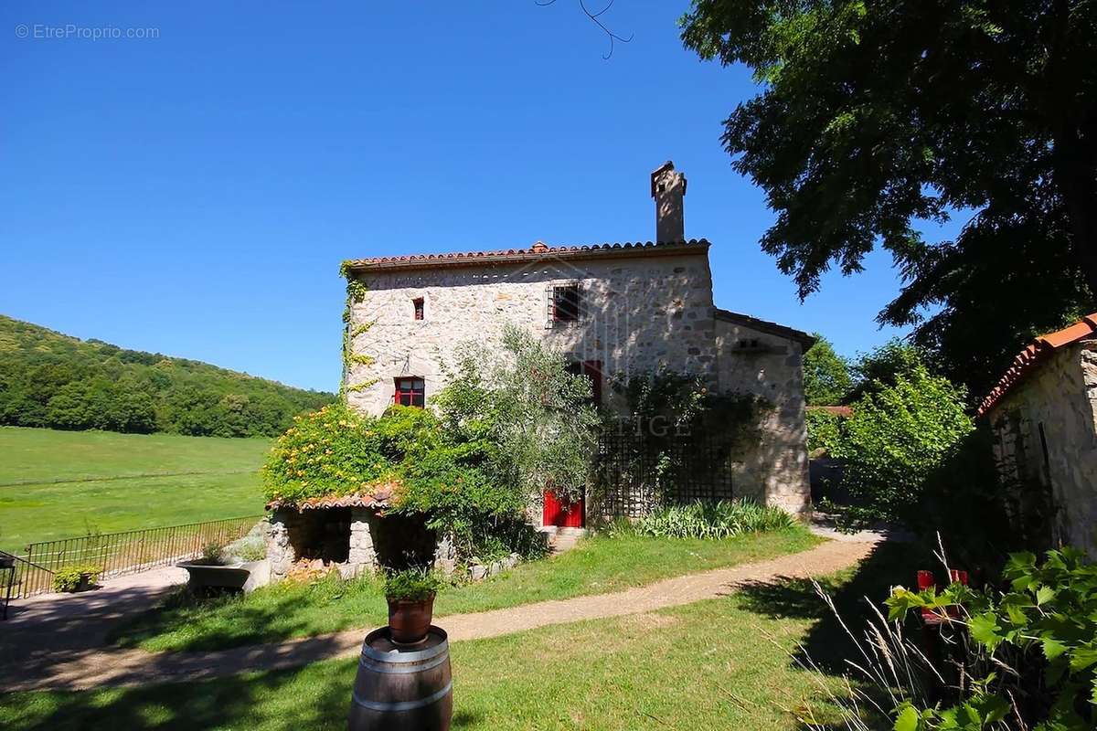 Maison à SAINT-LAURENT-DE-CERDANS