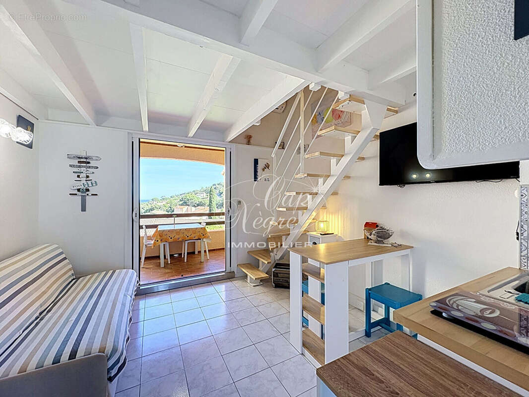 Mazet t3 vue mer rénové dans résidence calme avec piscine à vendre à cavalaire sur mer - golfe de saint tropez - photo 4