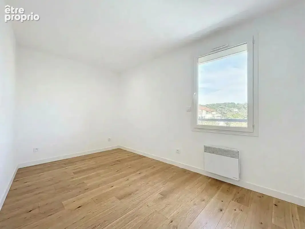 T4 -  3 chambres - 83m2 - Balcon  - Garage double - photo 4