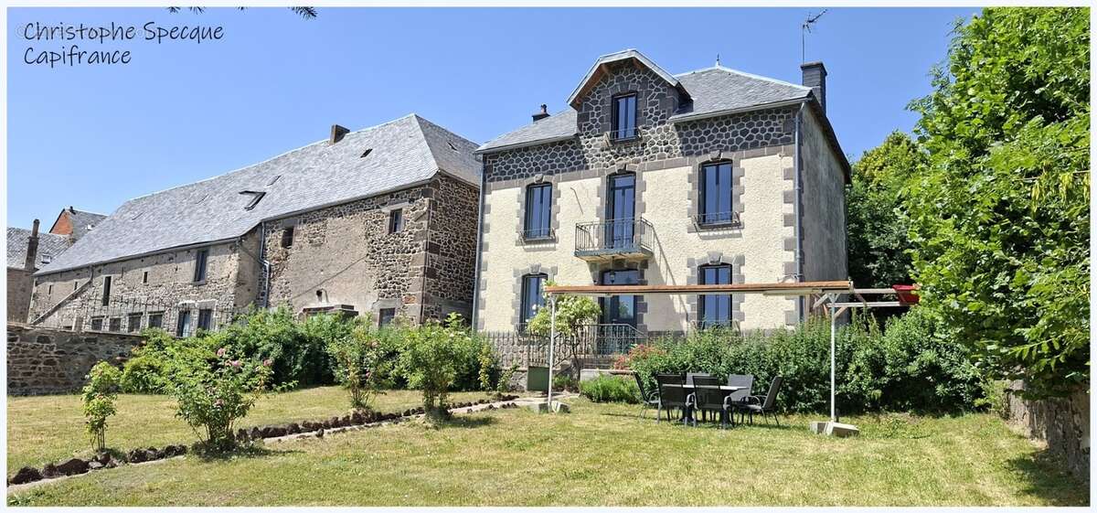 Maison de maître rénovée avec dépendances et gîte – Un bien rare au cœur de la campagne LE VERNET SAINTE MARGUERITE (63) - photo 3