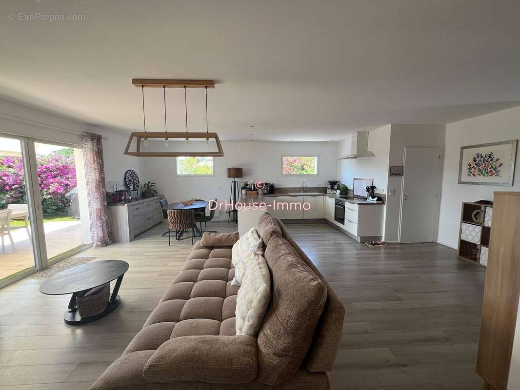 Maison à VILLENEUVE-LOUBET
