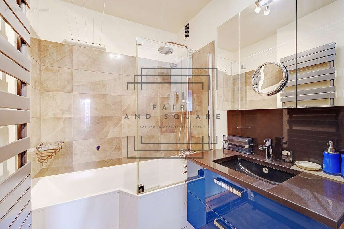 Appartement à PARIS-16E