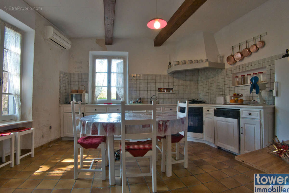 Maison de Village 120 m2 - 6 pièces   4 chambres - grenier 83 m2 - photo 5