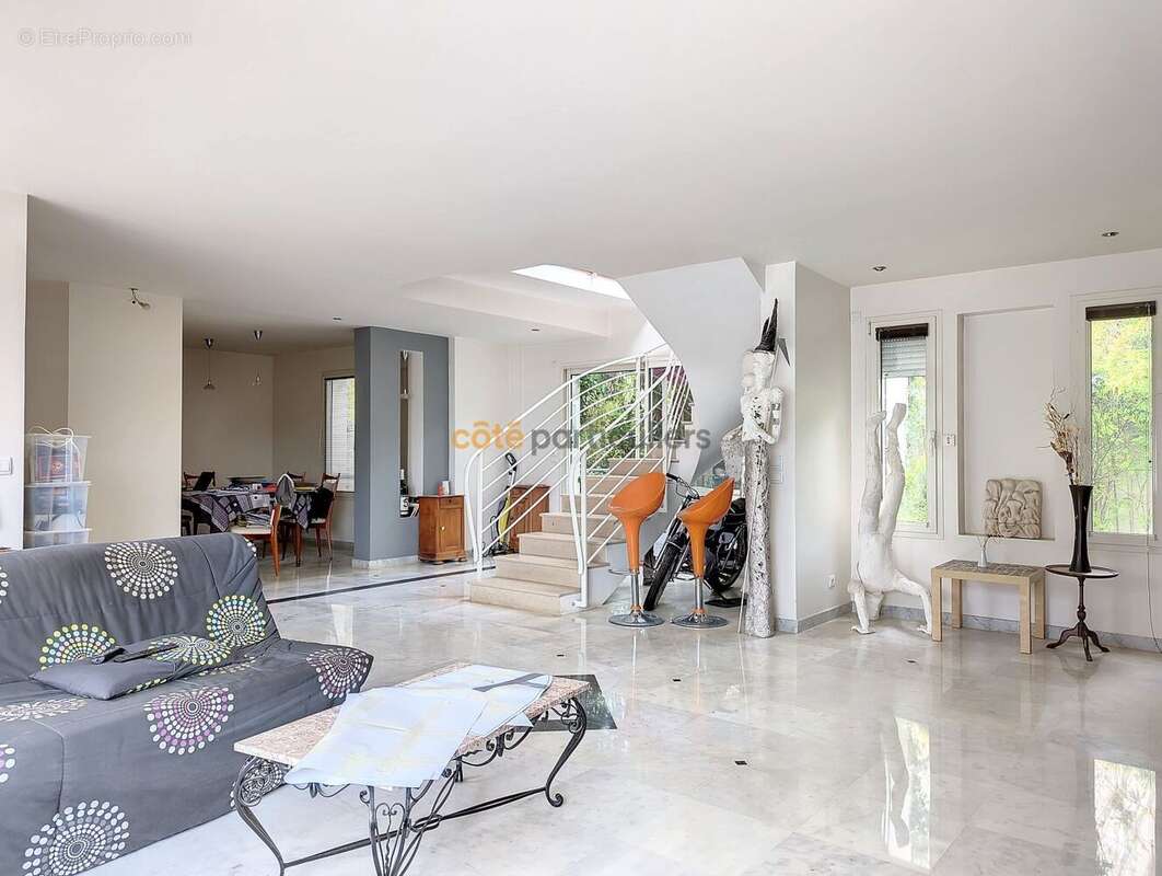 Maison à SAINT-MAUR-DES-FOSSES