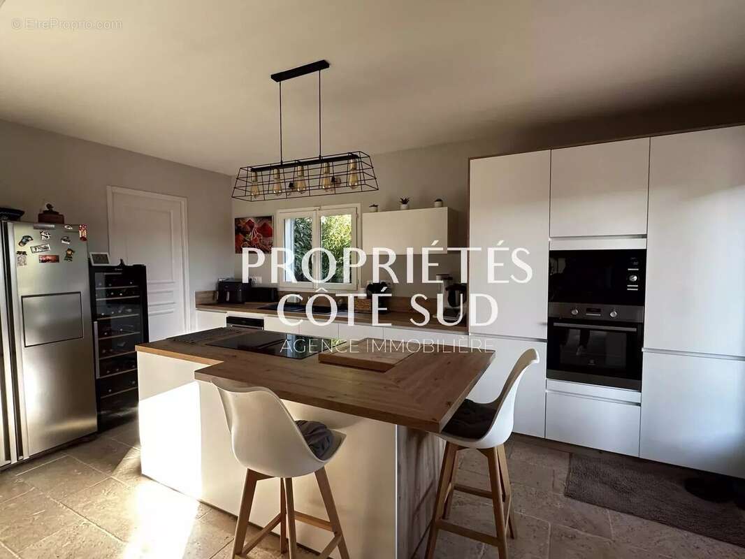 Maison à LAUDUN-L'ARDOISE