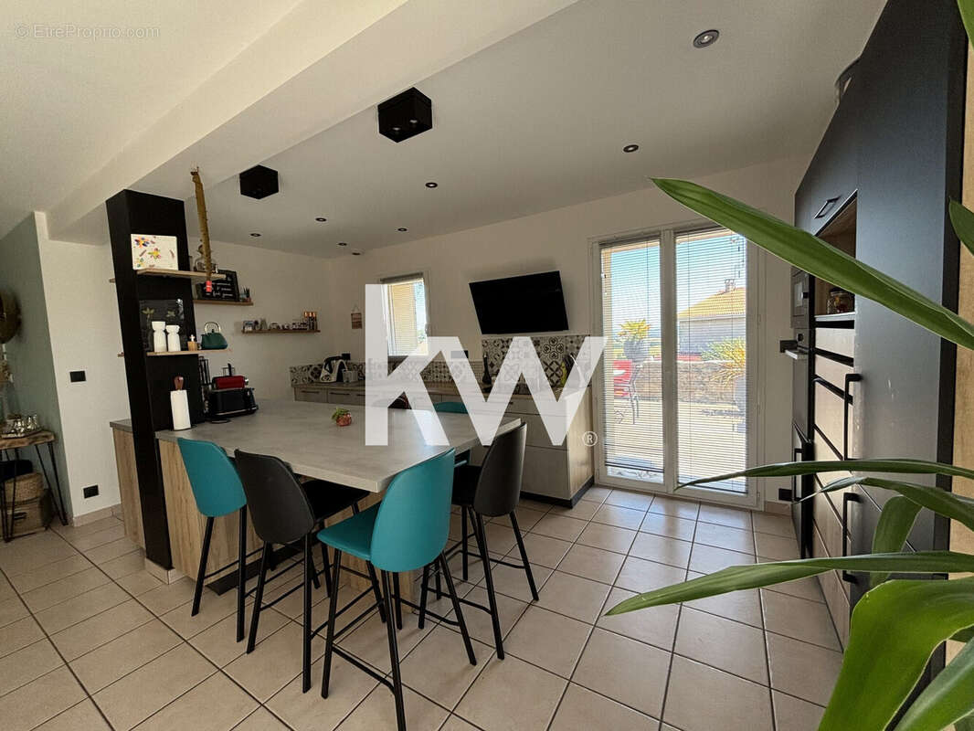 Maison à SAINT-DIDIER-SOUS-RIVERIE